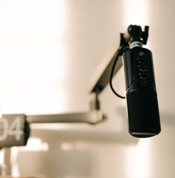 Muzyka, podcast czy cisza? Jak dobrać bodźce, które zwiększą skupienie na treningu
