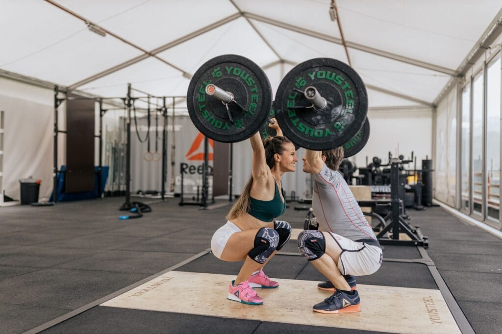Trening obwodowy czy interwały na sali fitness – co skuteczniej redukuje tkankę tłuszczową?