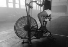 Spinning a ból kolan – co robisz źle podczas jazdy na rowerze stacjonarnym? Spinning a ból kolan – co robisz źle podczas jazdy na rowerze stacjonarnym?